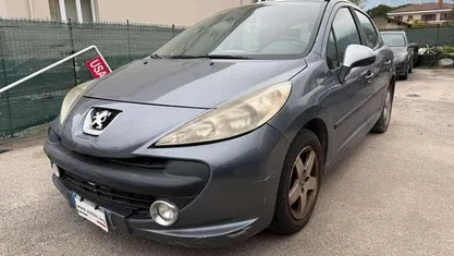 Grigio Usata 2009 Peugeot 207 Tre volumi | 1499 € (Ottimo prezzo)