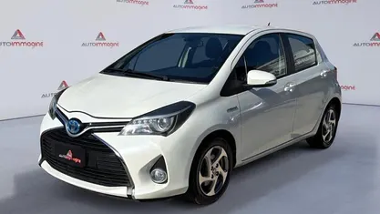 Usata Toyota Yaris Hybrid Style 101 CV (74 kW) 2015 Bianco Berlina