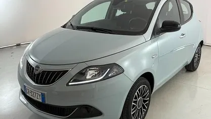 Usata 2024 Lancia Ypsilon Gold Due volumi | 13.400 € (Buon prezzo)