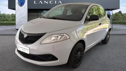 Usata Lancia Ypsilon Silver 70 CV (51 kW) 2020 Grigio Utilitaria