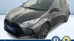 Grigio Usata 2021 Toyota Yaris Hybrid Tre volumi | 18.000 € (Buon prezzo)