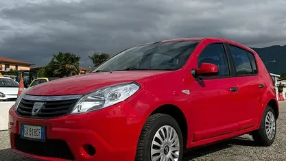 Begagnad Dacia Sandero 75 HK (55 kW) 2010 Röd Sedan