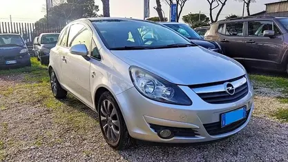 Usata Opel Corsa 75 CV (55 kW) 2011 Utilitaria
