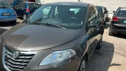 Usata Lancia Ypsilon 69 CV (50 kW) 2013 Grigio Utilitaria