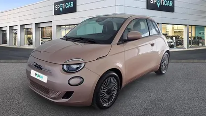 Beige Usata 2024 Fiat 500e Due volumi | 18.500 € (Buon prezzo)