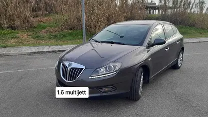 Begagnad Lancia Delta 120 HK (88 kW) 2011 Halvkombi