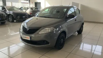 Usata Lancia Ypsilon Silver 70 CV (51 kW) 2020 Grigio