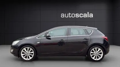 Usata 2011 Opel Astra Cosmo Berlina | 5490 € (Buon prezzo)