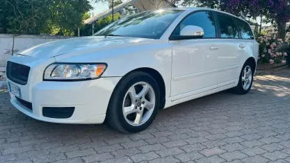 Usata Volvo V50 R-Design 115 CV (84 kW) 2010 Bianco Station wagon
