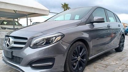 Usata Mercedes B180 Premium 122 CV (89 kW) 2018 Grigio Monovolume