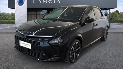 Usata Lancia Ypsilon 101 CV (74 kW) 2024 Nero Utilitaria