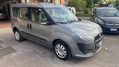 Usata Fiat Doblò Dynamic 105 CV (77 kW) 2011 Grigio argento Monovolume