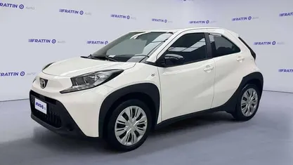 Bianco Usata 2025 Toyota Aygo X Active SUV | 13.400 € (Super prezzo)