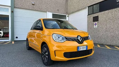 Arancione Usata 2022 Renault Twingo Techno Due volumi | 11.900 € (Buon prezzo)