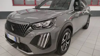 Usata Peugeot 2008 Allure 102 CV (75 kW) 2025 Grigio SUV