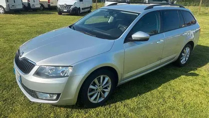Grigio Usata 2015 Skoda Octavia Ambition Station wagon | 9900 € (Buon prezzo)
