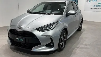 Argento Usata 2025 Toyota Yaris Hybrid Due volumi | 18.490 € (Ottimo prezzo)