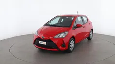 Rosso Usata 2019 Toyota Yaris Cool Tre volumi | 11.699 € (Buon prezzo)
