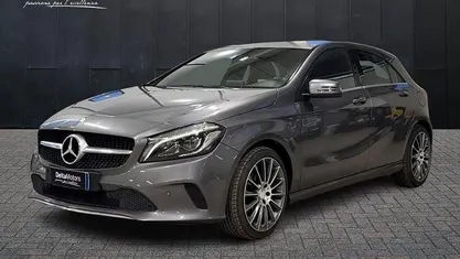 Grigio Usata 2016 Mercedes A180 Tre volumi | 13.800 € (Buon prezzo)