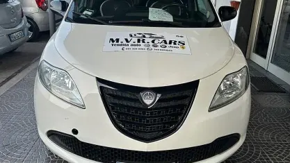 Usata Lancia Ypsilon 80 CV (58 kW) 2014 Bianco Utilitaria