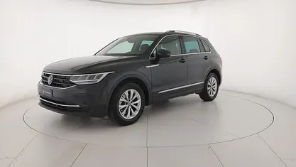 Usata VW Tiguan Life 131 CV (96 kW) 2023 Urano grey SUV