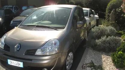 Usata Renault Modus Dynamique 75 CV (55 kW) 2008 Grigio Monovolume