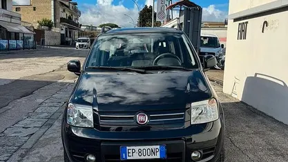 Usata Fiat Panda 4x4 Climbing 69 CV (50 kW) 2012 Nero Utilitaria
