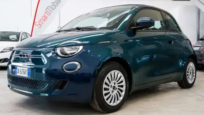 Usata Fiat 500e 42 kW (58 CV) 2023 Blu oceano Cabrio