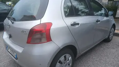 Usata Toyota Yaris Sol 69 CV (50 kW) 2008 Grigio Utilitaria
