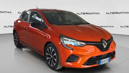 Usata Renault Clio V Equilibre 101 CV (74 kW) 2023 Orange valencia Berlina