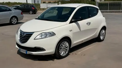 Usata Lancia Ypsilon Gold 95 CV (69 kW) 2014 Bianco Utilitaria