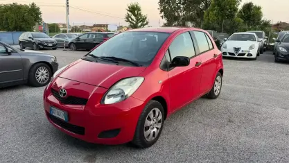 Usata Toyota Yaris 69 CV (50 kW) 2009 Rosso Utilitaria