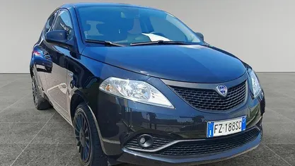 Nero Usata 2019 Lancia Ypsilon S Due volumi | 9890 € (Buon prezzo)