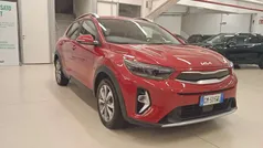 Rosso met Usata 2023 Kia Stonic Style SUV | 18.900 € (Cara)