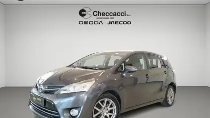Usata Toyota Verso Active 124 CV (91 kW) 2014 Grigio Monovolume