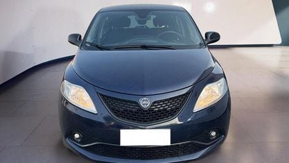 Usata Lancia Ypsilon Gold 70 CV (51 kW) 2021 Blu Utilitaria