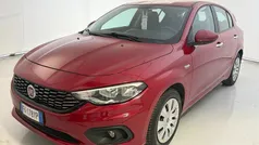 Rosso met Usata 2017 Fiat Tipo Easy Tre volumi | 9500 € (Buon prezzo)