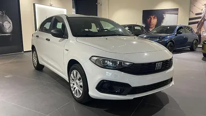 Bianco pastello Usata 2024 Fiat Tipo Tre volumi | 18.990 € (Buon prezzo)
