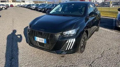 Usata Peugeot 208 Allure 101 CV (74 kW) 2025 Nero Utilitaria
