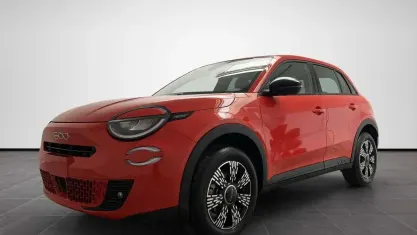 Nuova Fiat 600 Icon 136 CV (100 kW) 2026 Arancio sole metallizzato SUV