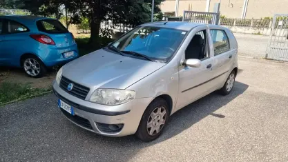 Usata Fiat Punto Active 60 CV (44 kW) 2005 Argento Utilitaria