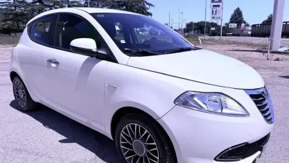 Usata Lancia Ypsilon Gold 69 CV (50 kW) 2015 Bianco Utilitaria