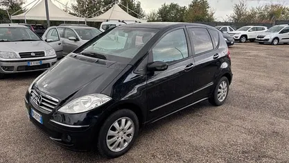 Nero Usata 2009 Mercedes A180 Elegance Tre volumi | 3500 € (Buon prezzo)