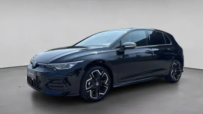 Nuova VW Golf VIII R-line Plus 150 CV (110 kW) 2026 Nero / metallizzato