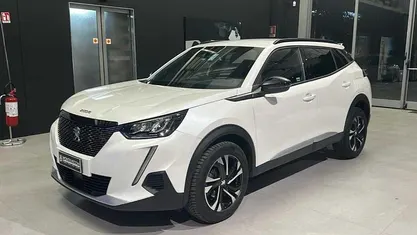 Bianco Usata 2022 Peugeot 2008 Allure SUV | 17.500 € (Buon prezzo)