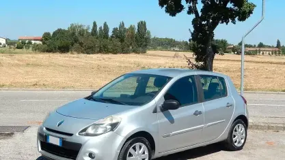 Usata Renault Clio III 85 CV (62 kW) 2010 Grigio Berlina