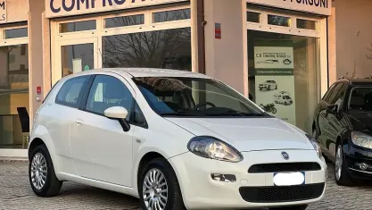 Usata Fiat Grande Punto 69 CV (50 kW) 2013 Bianco Utilitaria