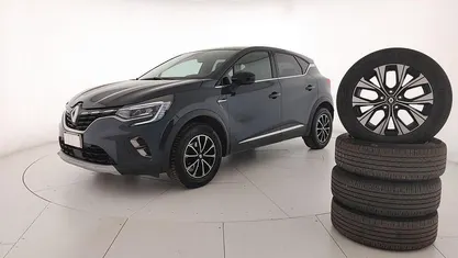 Usata Renault Captur Techno 91 CV (66 kW) 2023 Grigio SUV