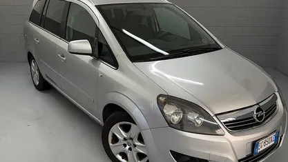 Usata Opel Zafira 110 CV (80 kW) 2011 Grigio Monovolume