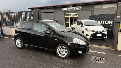 Begagnad Fiat Grande Punto 90 HK (66 kW) 2006 Svart Halvkombi